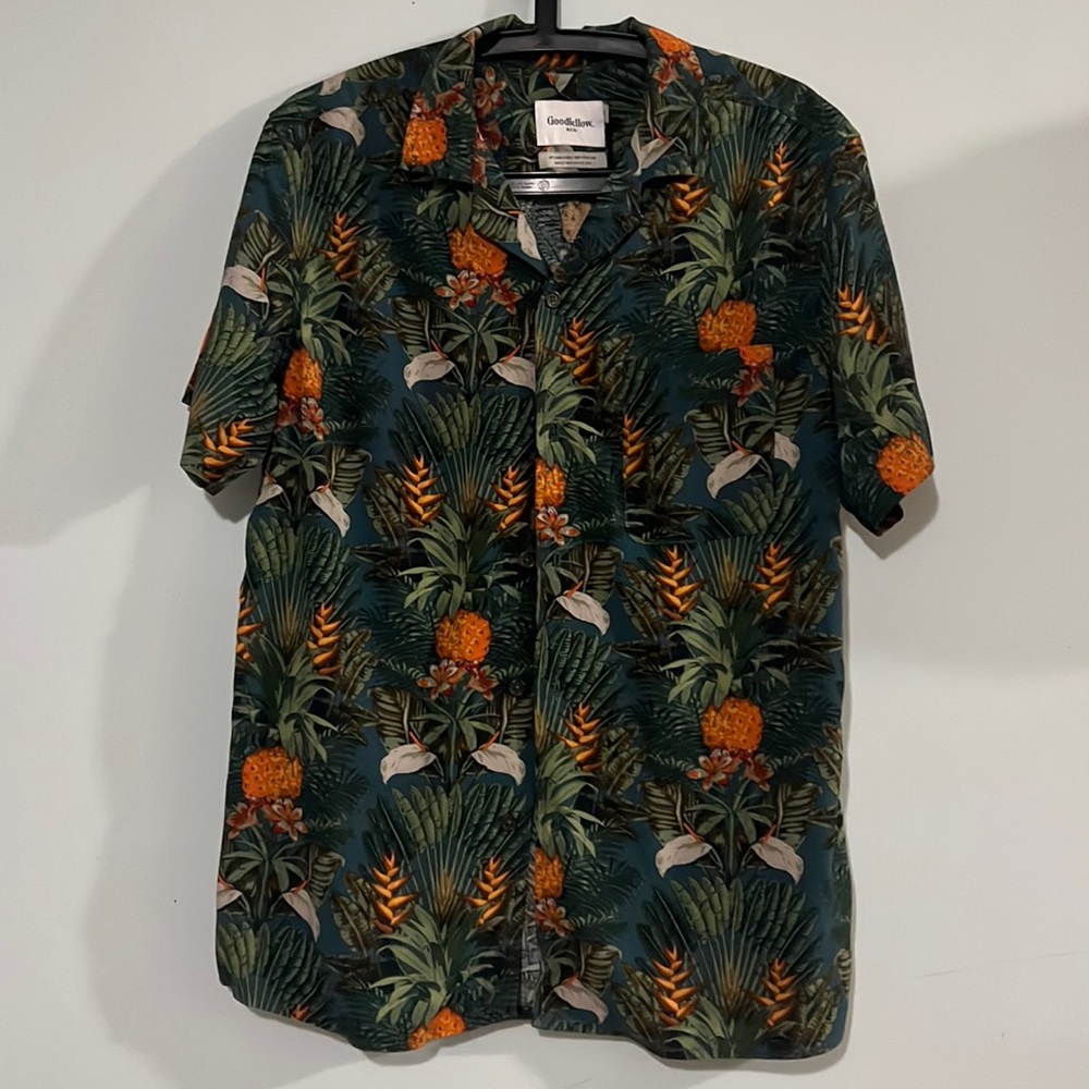 Men's Short Sleeve Button-Down Shirt - Goodfellow & Co size M